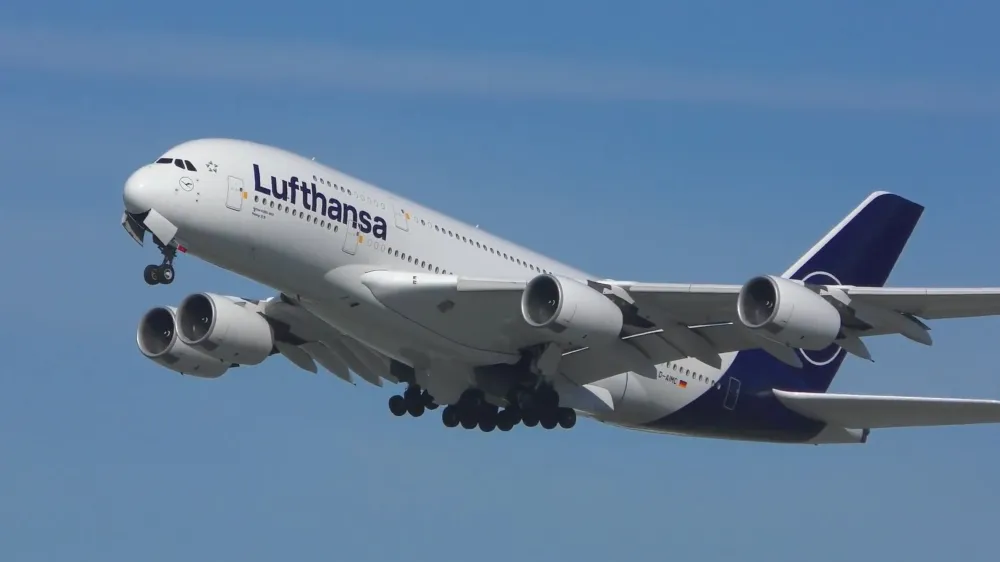 Как выглядит внутри самый большой в мире пассажирский самолет Airbus A? / Оффтопик / iXBT Live