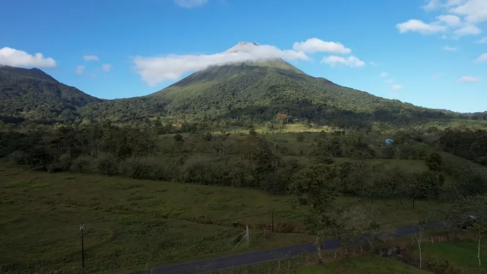 Величественный Ареналь — самый известный из вулканов Коста-Рики