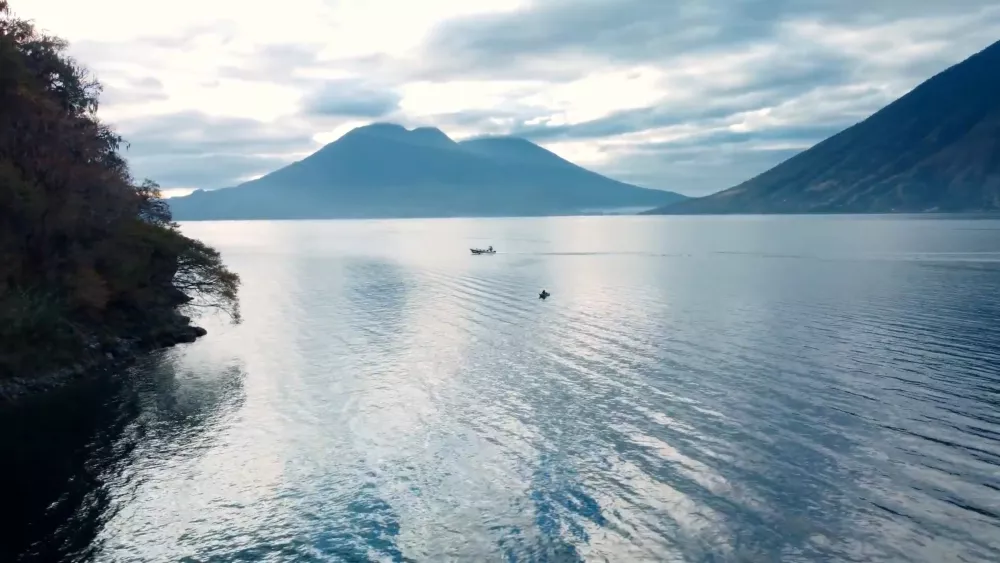 Атитлан — крупное бессточное озеро на юго-западе Гватемалы
