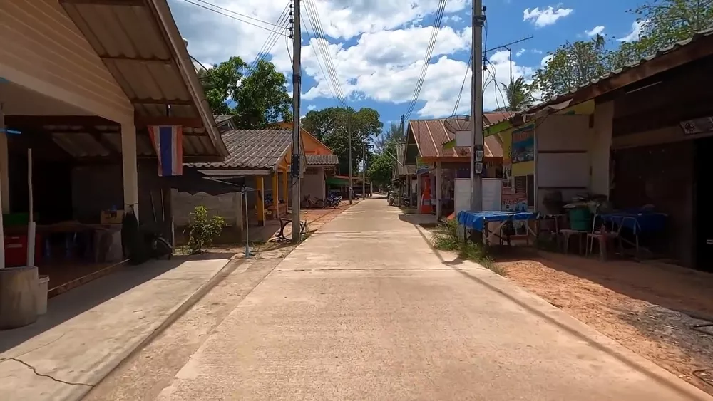 Деревня Ban Koh Jum на острове Ко Джум