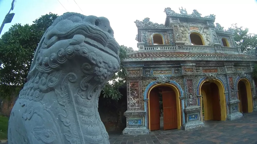Достопримечательности Вьетнама - Императорские гробницы