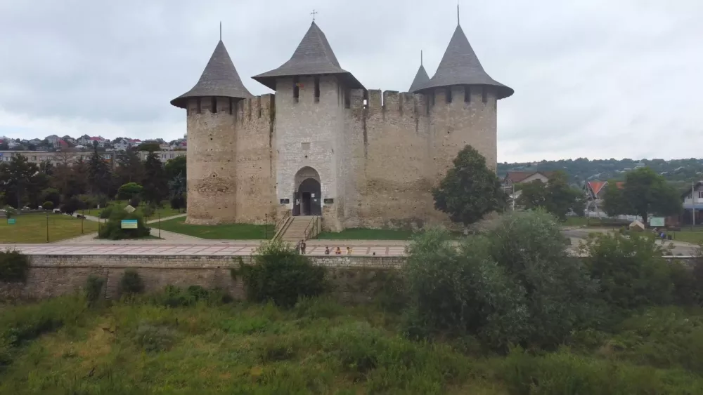 Древний замок в Сороках (Молдова)