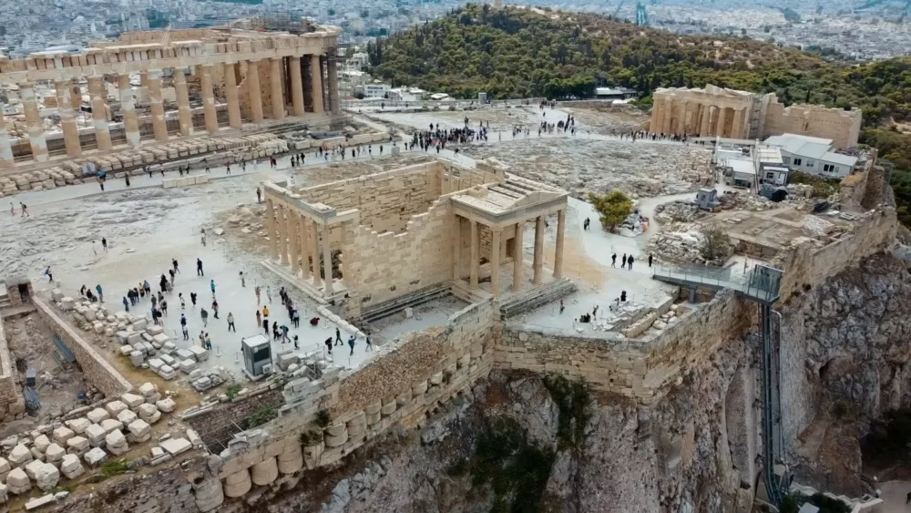 Древние руины храмов в Афинах