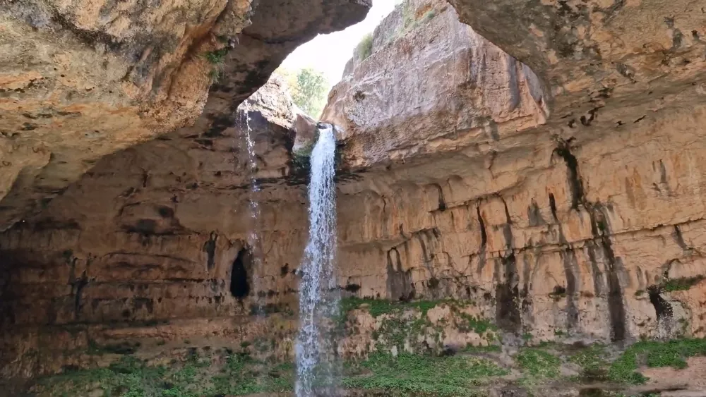 Один из самых известных водопадов в Ливане: Глотка Баатара