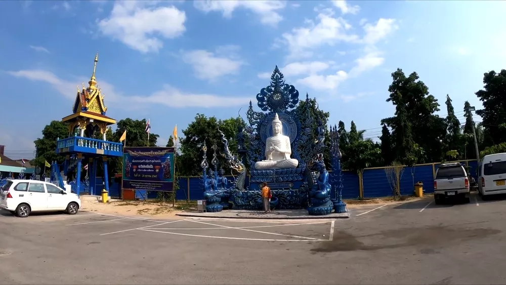 Голубой храм в Чианграе - статуя Белого Будды