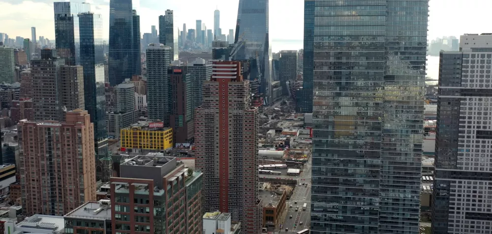 Город Нью-Йорк - вид с высоты птичьего полета