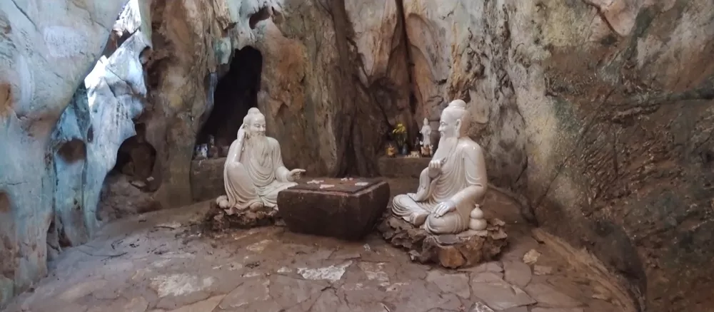 Пещера Тан Чон - игроки в шахматы