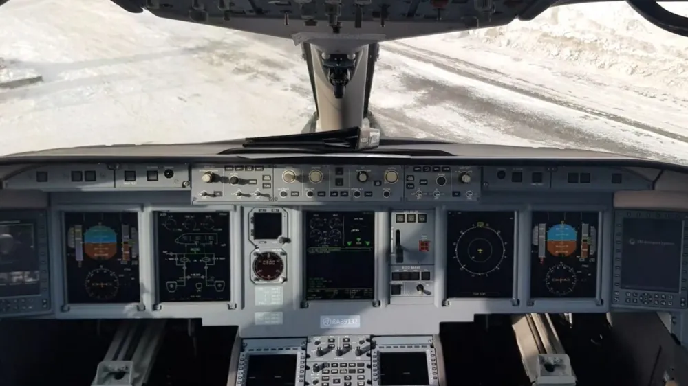 Кабина пилотов в самолете Sukhoi Superjet