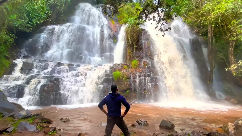 Карера — каскад водопадов в провинции Рутана (Бурунди)
