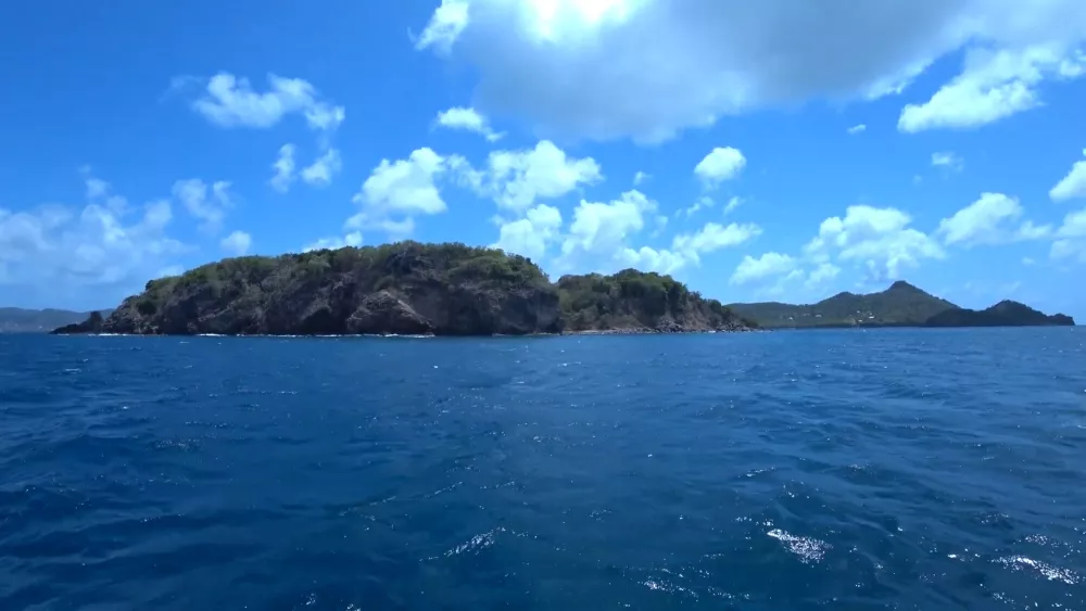 Карриаку — остров в составе архипелага Гренадины (Малые Антильские острова)