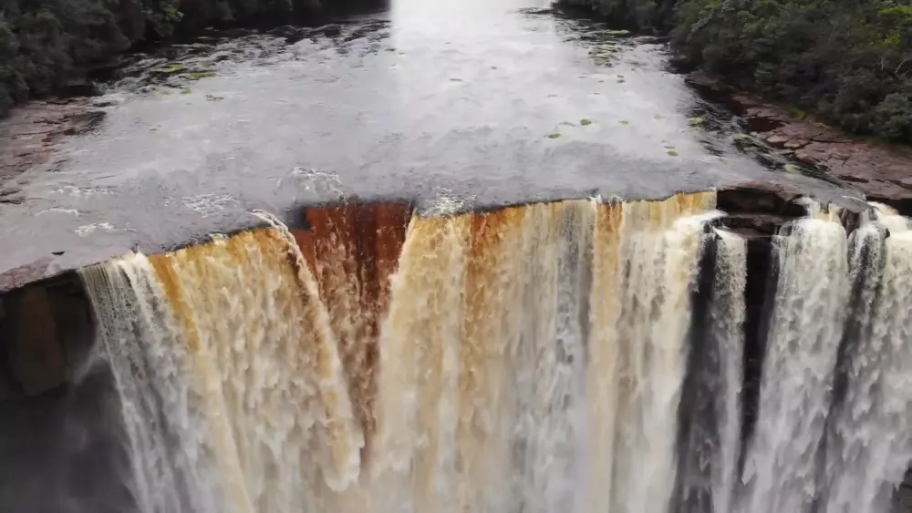 Кайетур — водопад на реке Потаро в западной Гайане