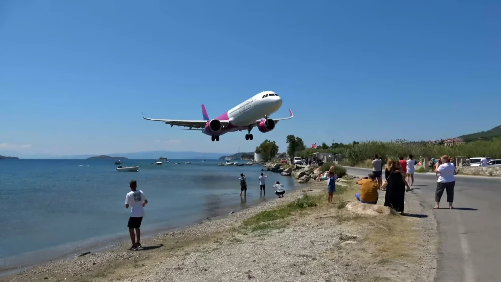 Аэропорт Корфу - посадка над водой
