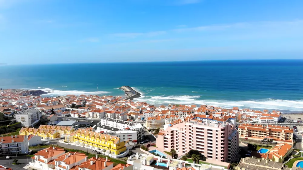 Курортный город Пениши (Португалия)