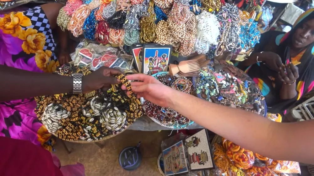 Сувенирные лавки в Гамбии - Эльдорадо для женщин