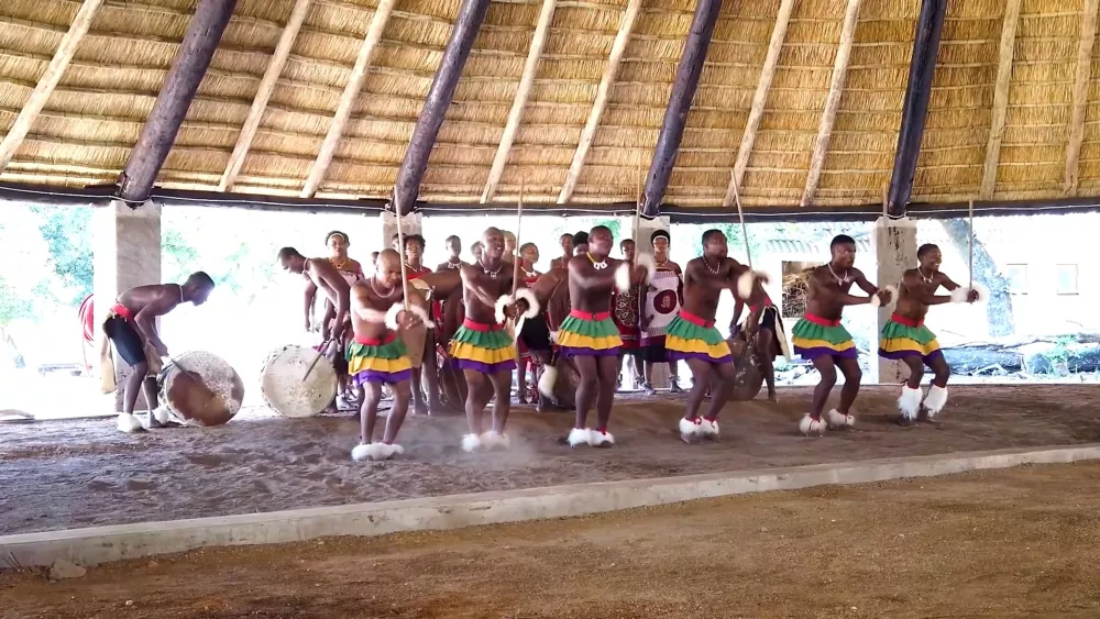Лесото будет вас встречать народной музыкой и танцами... хотите вы того или нет...
