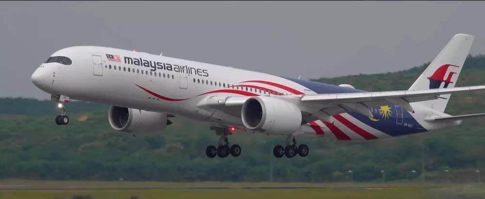 Самолет Malaysia Airlines