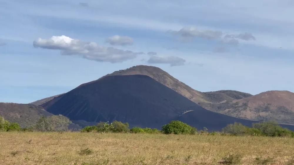 Момотомбо — стратовулкан в Никарагуа
