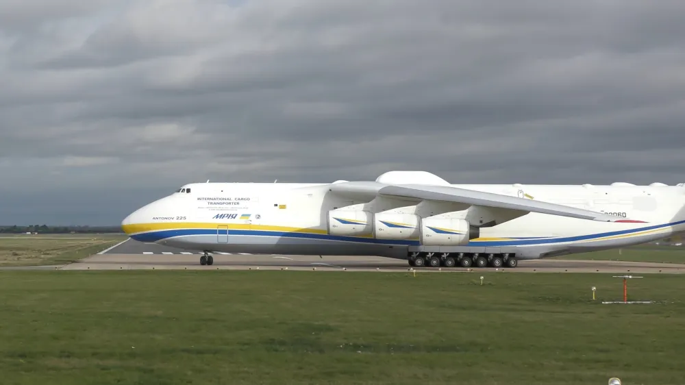 Ан-225 «Мрия» — транспортный реактивный самолёт сверхбольшой грузоподъёмности разработки ОКБ имени О. К. Антонова