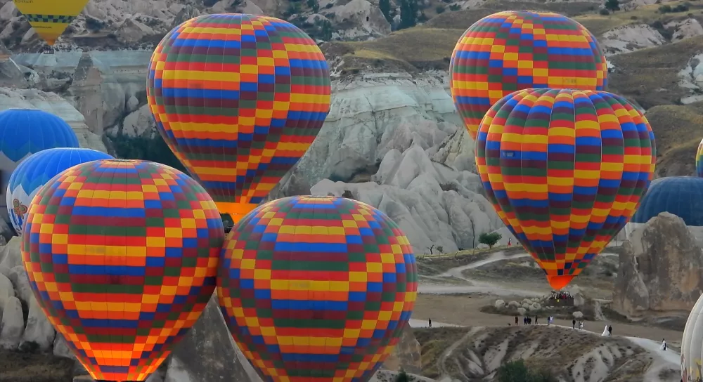 Каждое утро на рассвете над Каппадокией пролетает несколько десятков воздушных шаров