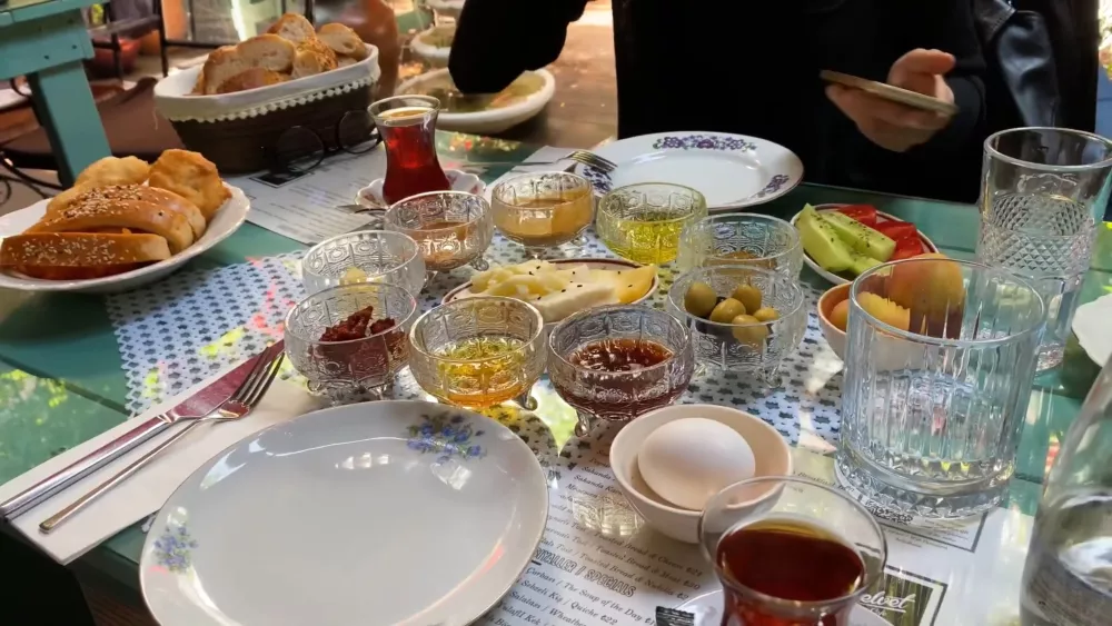 Обед в турецком ресторане - выбор для веганов мал, но он существует