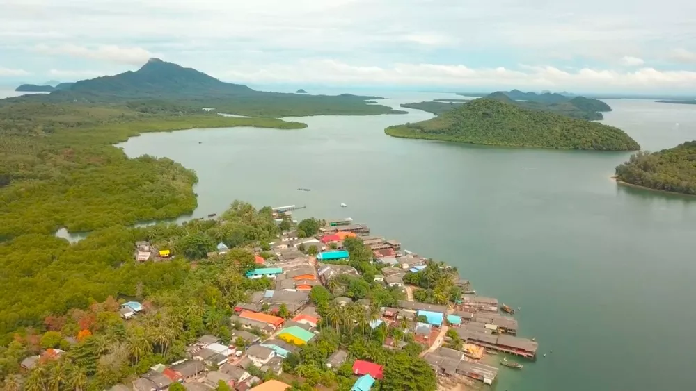 Остров Ко Джум - фото с дрона
