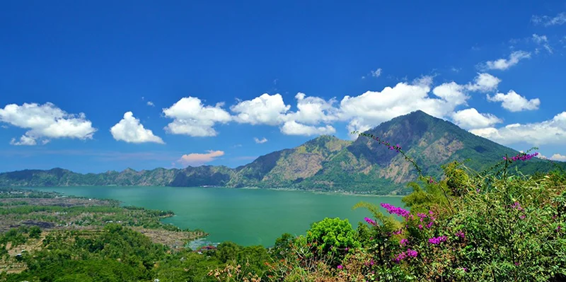 Озеро Батур на острове Бали