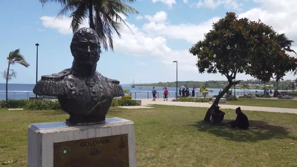 Памятник Василию Головнину - вице-адмиралу Русского флота, посетившего остров Танна в 1809 году