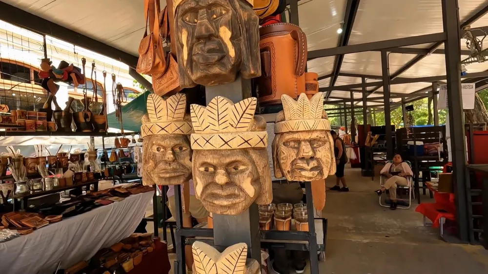 Памятные сувениры для туристов в магазинах Асунсьона