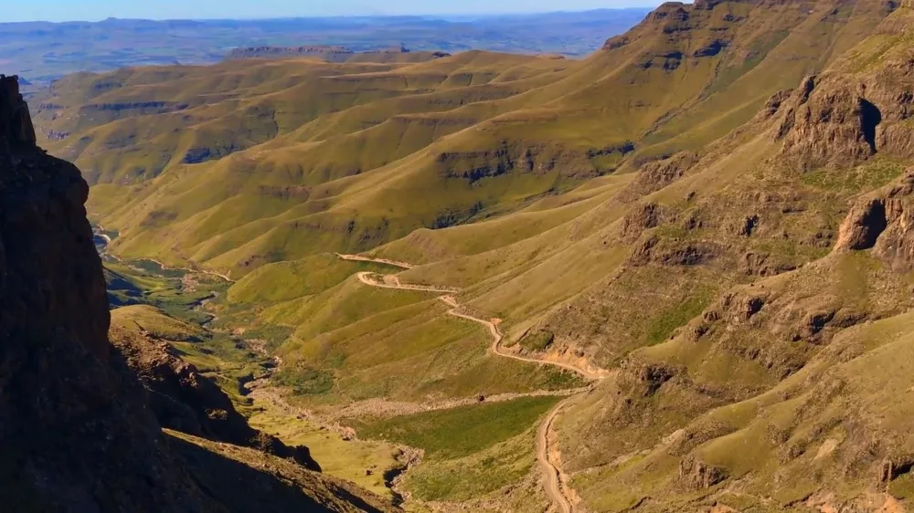 Перевал Сани — горный перевал, расположенный на западе Лесото