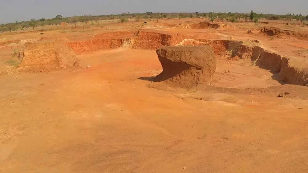 Песчаные карьеры с необычными естественными образованиями - частое явление в Буркина-Фасо