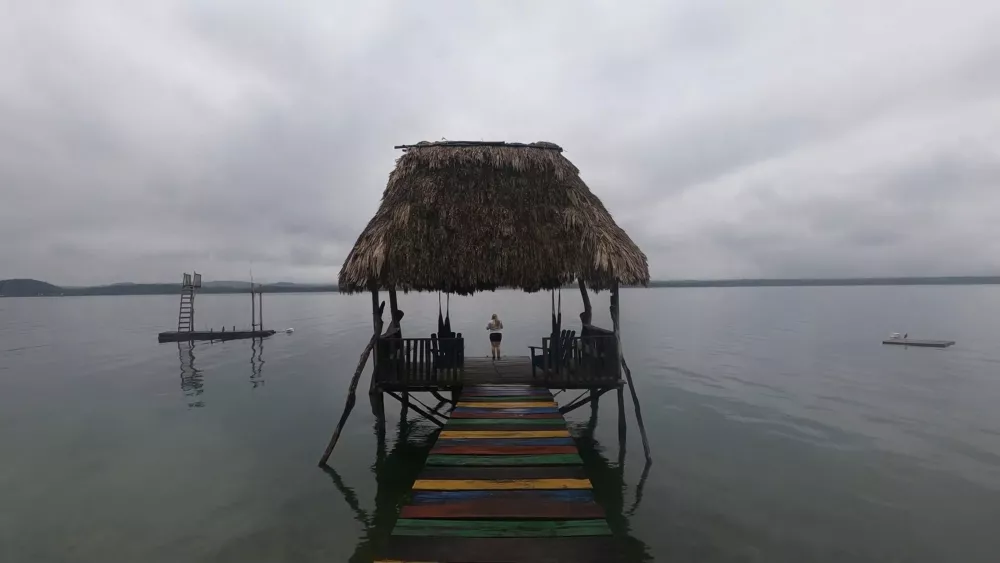 Петен-Ица — озеро в северной части Гватемалы