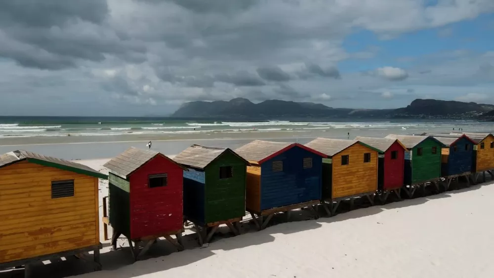 Пляж Мейзенберг бич (цветные домики)