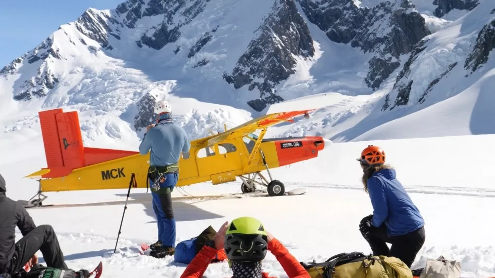 Посадка самолета на леднике Маунт Кук