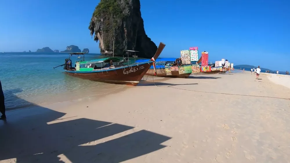 Поездки на острова можно заказать прямо на пляже