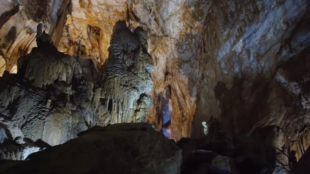 Пещеры Фонгня-Кебанг. Природа - лучший художник