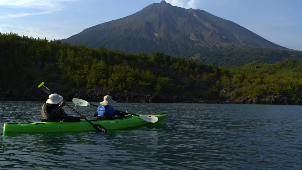 Прогулка на лодке около вулкана Сакурадзима