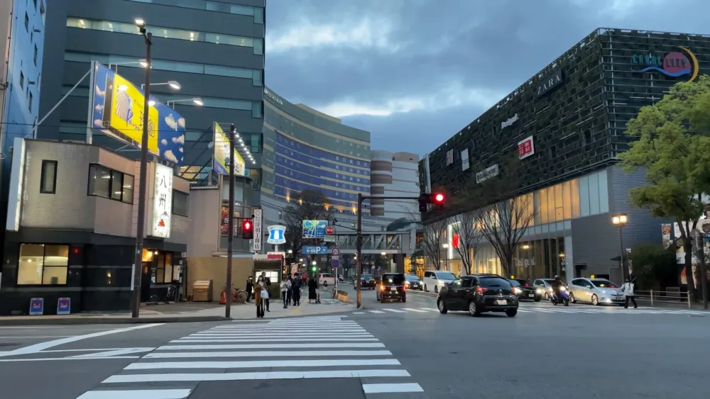 Прогулка по вечернему японскому городу