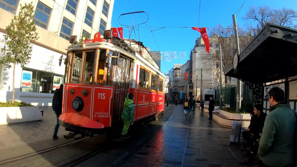 Проспект Истикляль - красный трамвай
