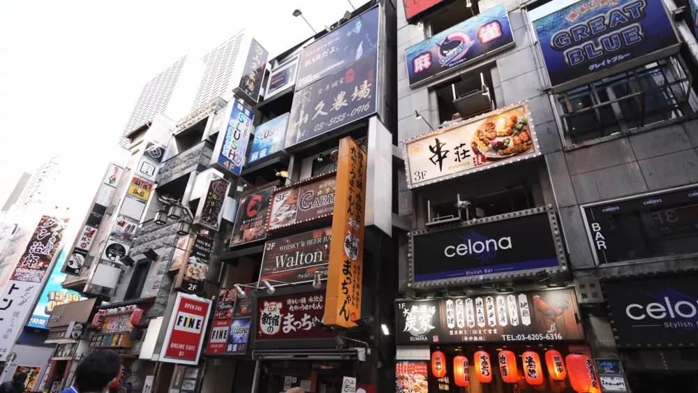Назойливая реклама на улицах Токио