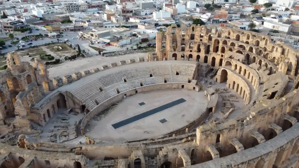 Одна из самых посещаемых достопримечательностей Туниса - римский амфитеатр в городе Эль-Джем