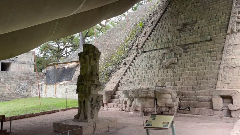 Руины Копан – остатки древнего города майя на западе Гондураса