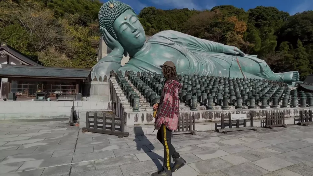Самая большая бронзовая скульптура в мире - Лежащий Будда