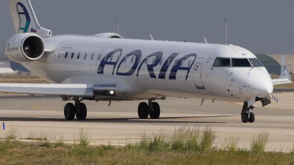 Самолет Adria Airways