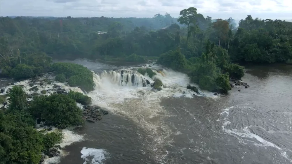 Шют де ла Лобе - водопад в Камеруне