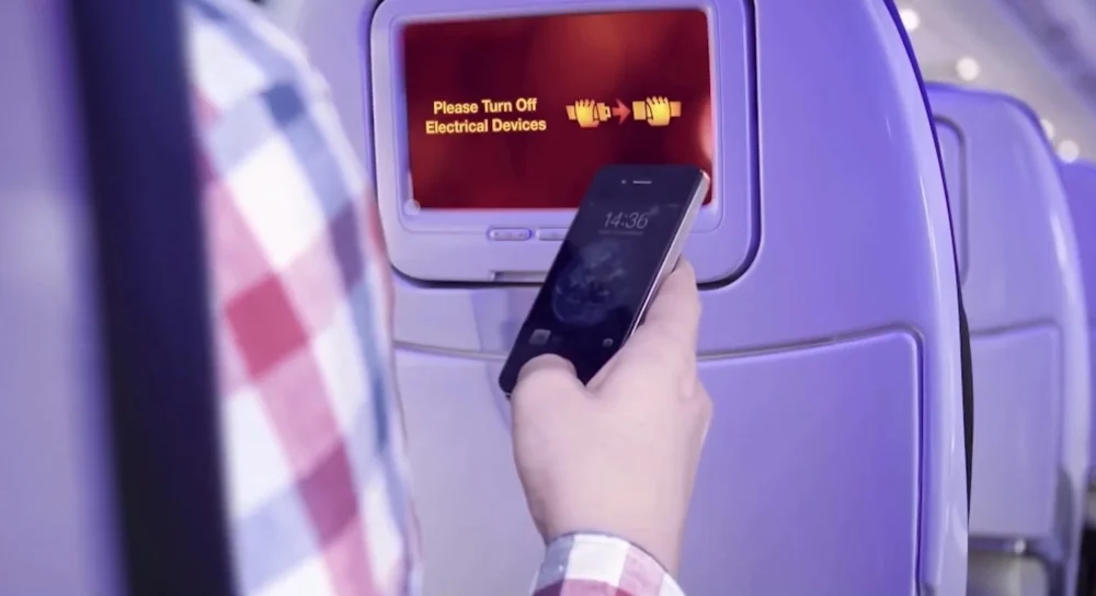 Смартфон в самолете