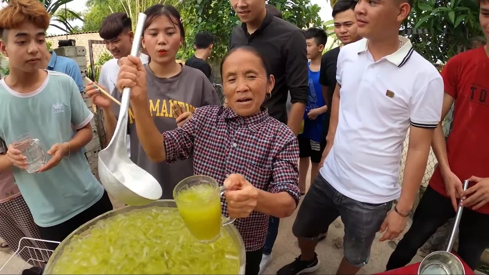 Сок сахарного тростника - любимый напиток вьетнамцев