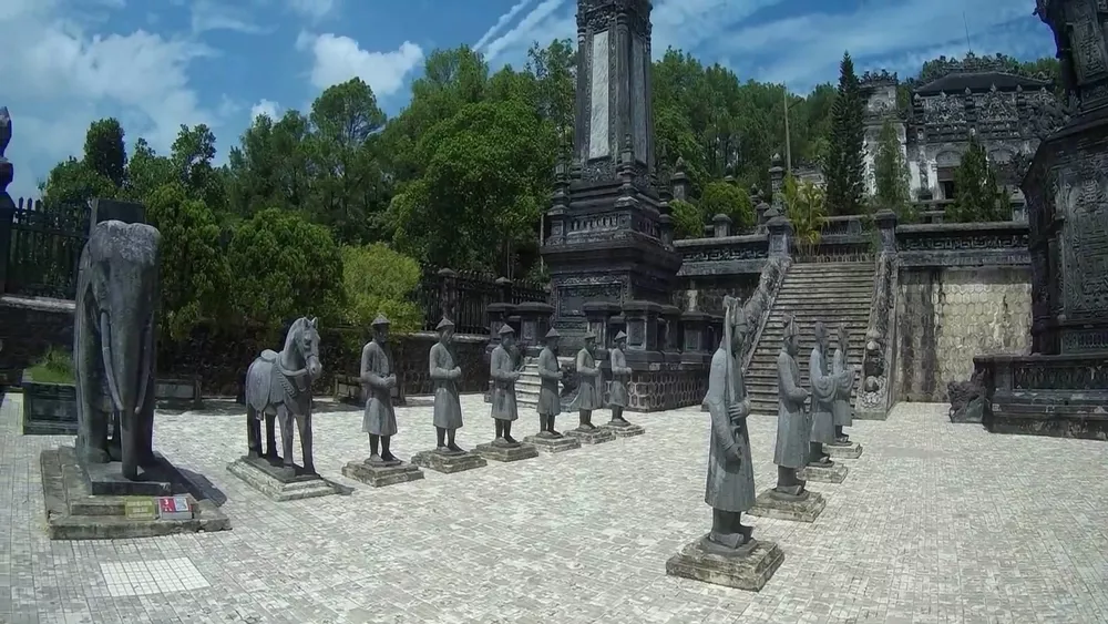 Статуи императорских воинов