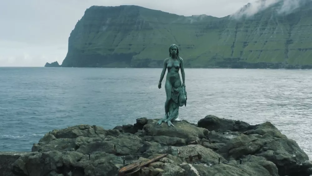 Статуя Русалки на побережье островов