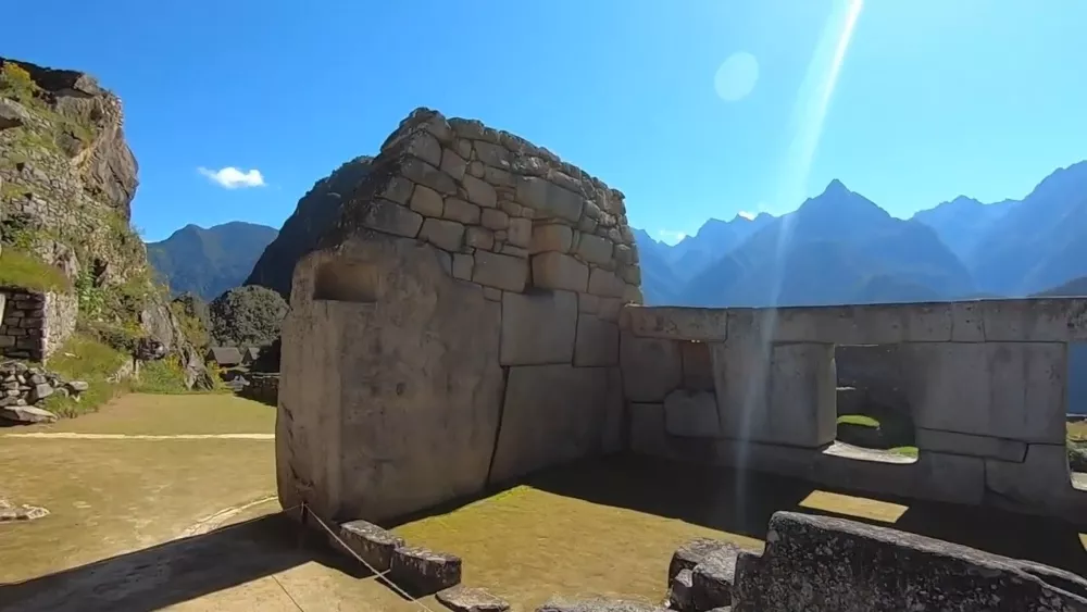 Руины древнего города инков - Мачу-Пикчу