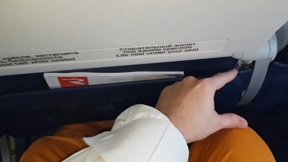 Удобное расположение кресел в самолете Sukhoi Superjet